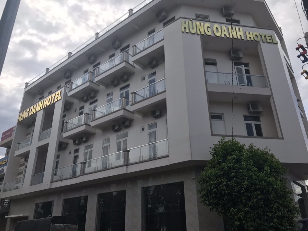 MÀN CỬA, CHĂN RA KHÁCH SẠN HÙNG OANH